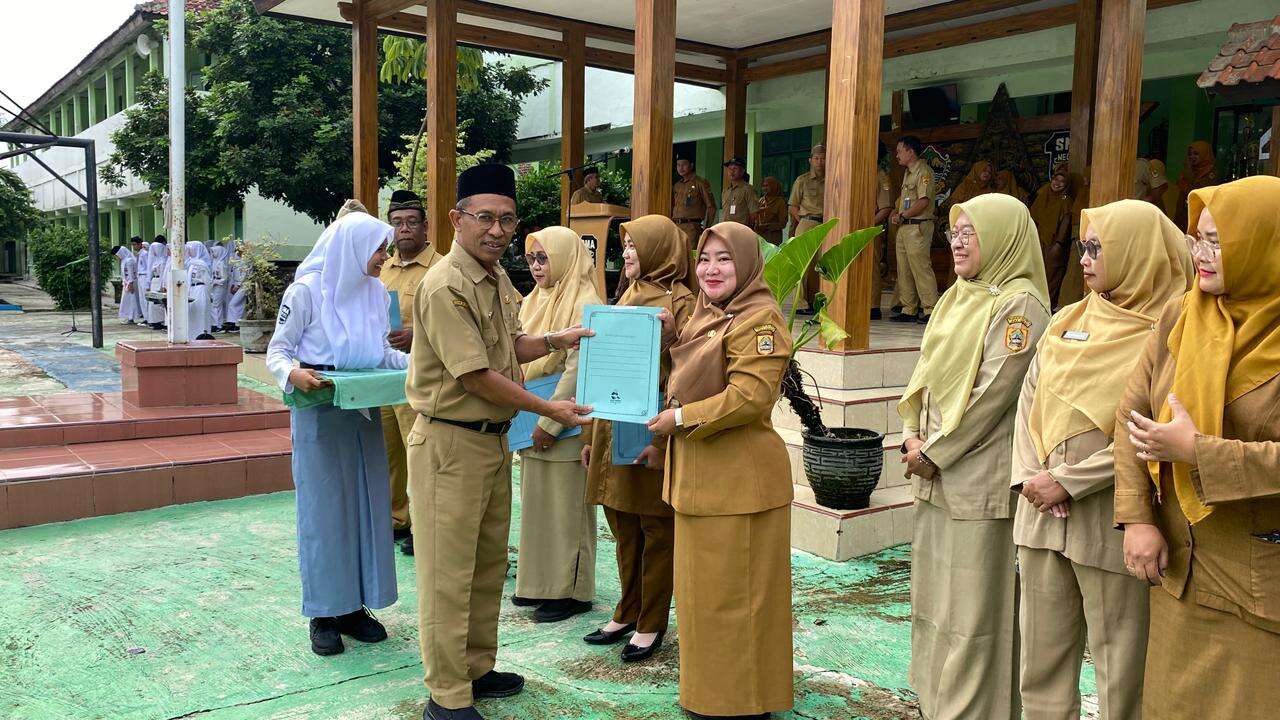 BACK TO SCHOOL SMA NEGERI 1 MOJOGEDANG